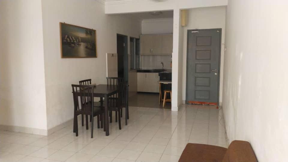 Rizqi Prima Presint 11 *